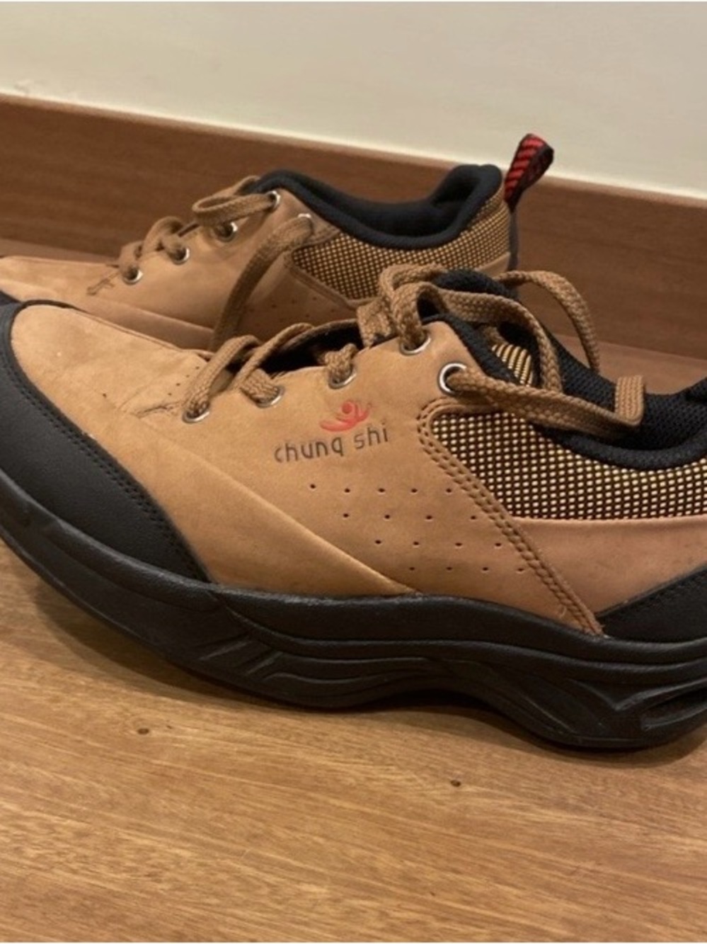 Chung Shi Women's Athletic Sneakers in Brown with Black trim 7.5